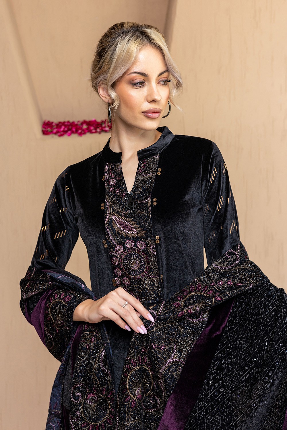 BLACK PREMIUM EMBROIDERED DUPATTA SET